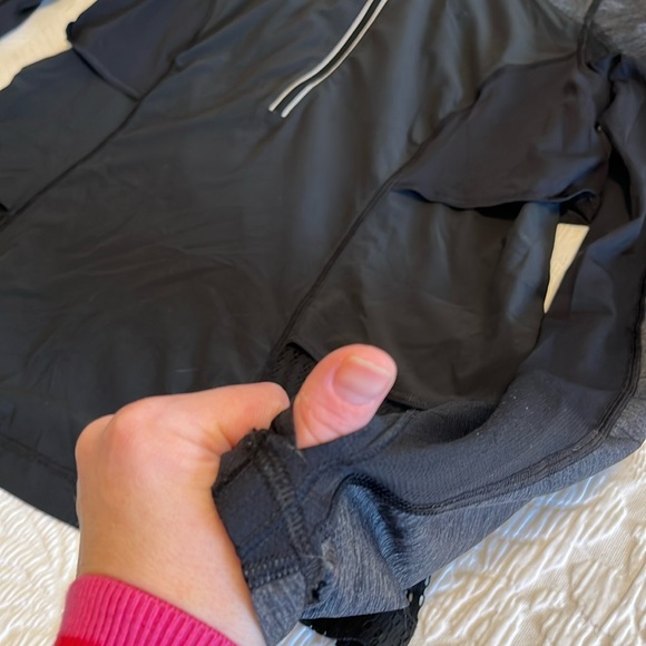 Lululemon lightweight reflective pullover, running, 1/2 zip, black, 6 - Picture 11 of 11